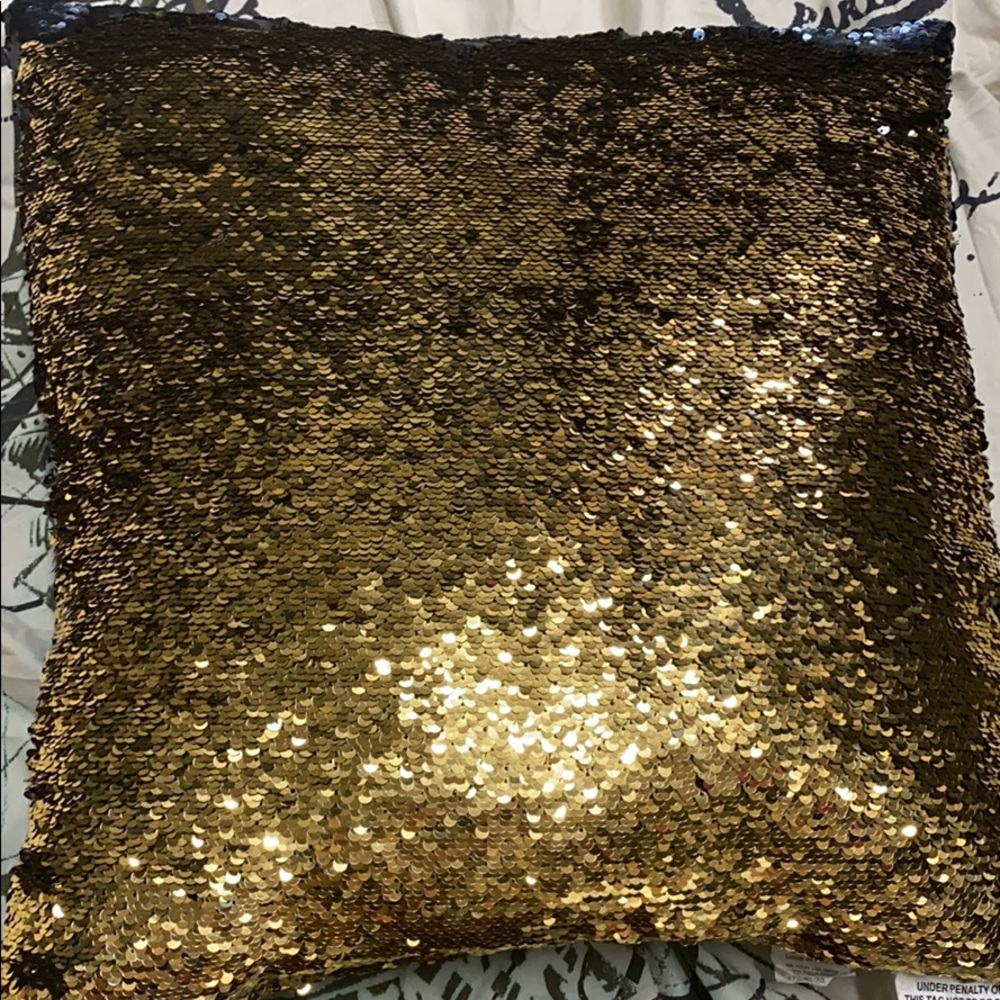 Pillow - Picture 3 of 3